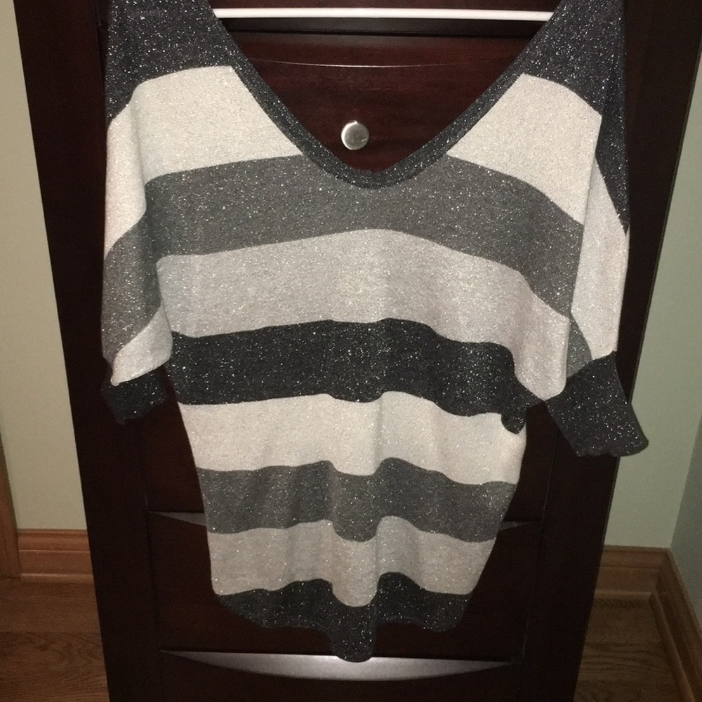 Light weight sweater